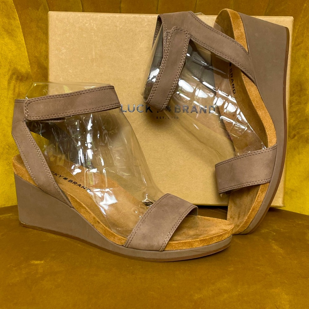 🍀LUCKY BRAND Women's Tan Wedge Sandals